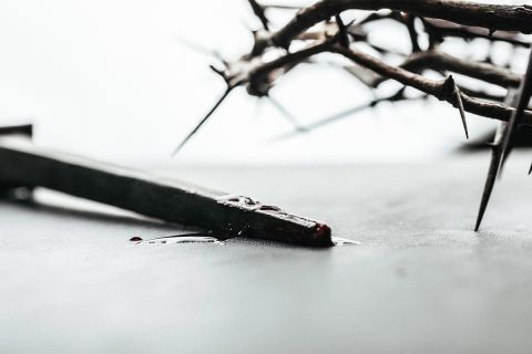 Photo of a crown of thorns and a bloody crucifixion nail to illustrate the article, 