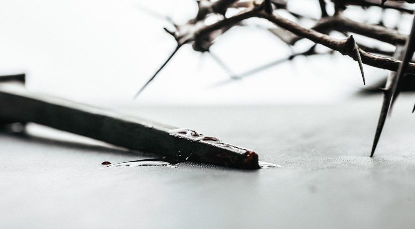 Photo of a crown of thorns and a bloody crucifixion nail to illustrate the article, 